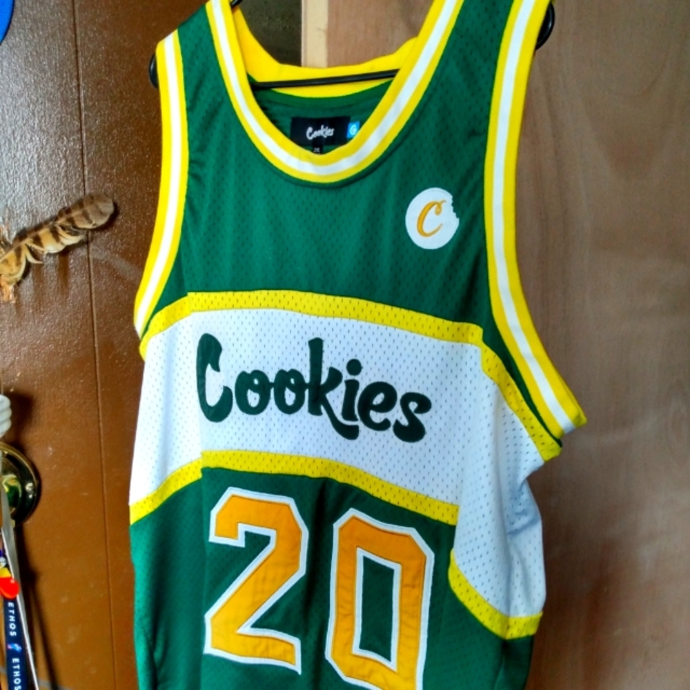 Cookies Garry Payton jersey and matching shorts .